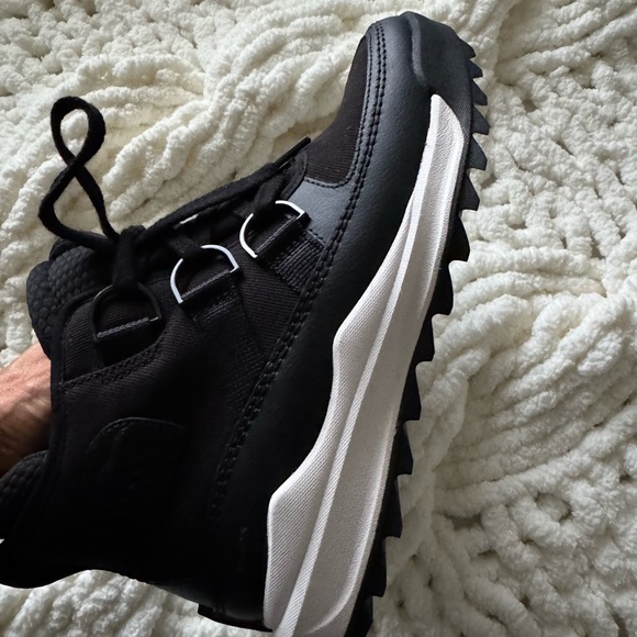 Sorel Black and White waterproof insulated boots - Picture 10 of 11